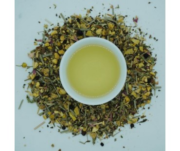 Kräutertee Ingwer auf Kräutern